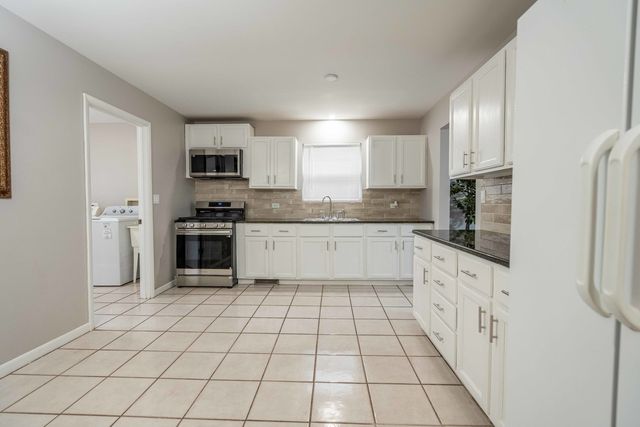 1745 N 40th Avenue, Stone Park, IL 60165