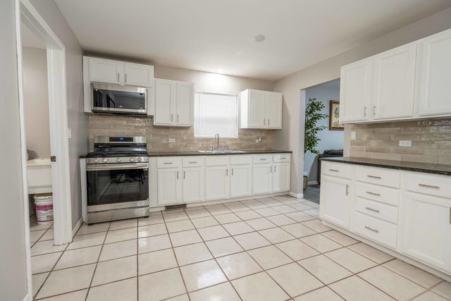1745 N 40th Avenue, Stone Park, IL 60165