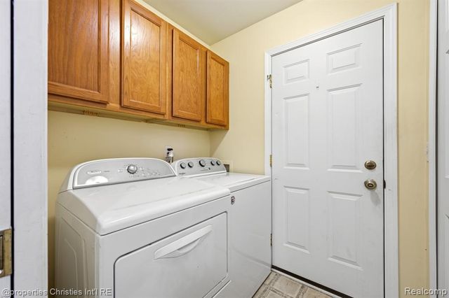 8896 Redstone Drive, Pinckney, MI 48169