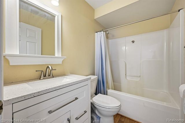 8896 Redstone Drive, Pinckney, MI 48169