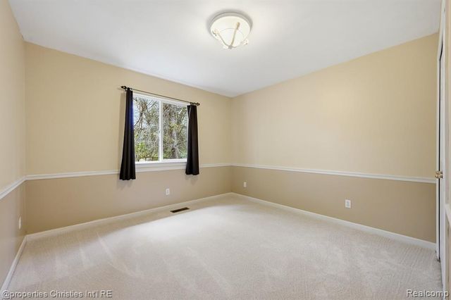 8896 Redstone Drive, Pinckney, MI 48169