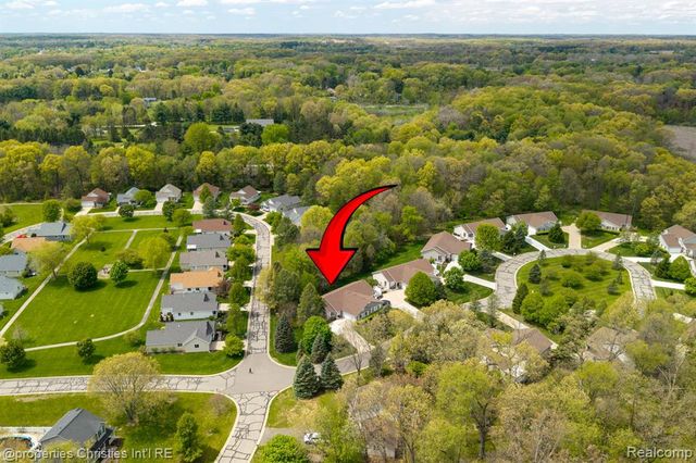 8896 Redstone Drive, Pinckney, MI 48169
