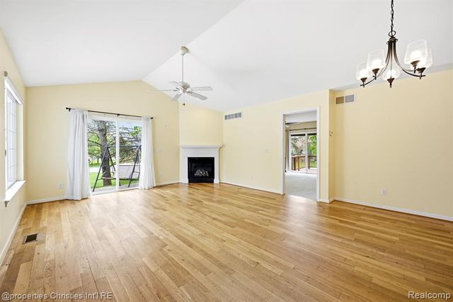 8896 Redstone Drive, Pinckney, MI 48169
