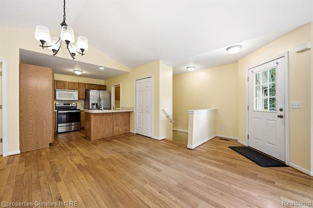 8896 Redstone Drive, Pinckney, MI 48169