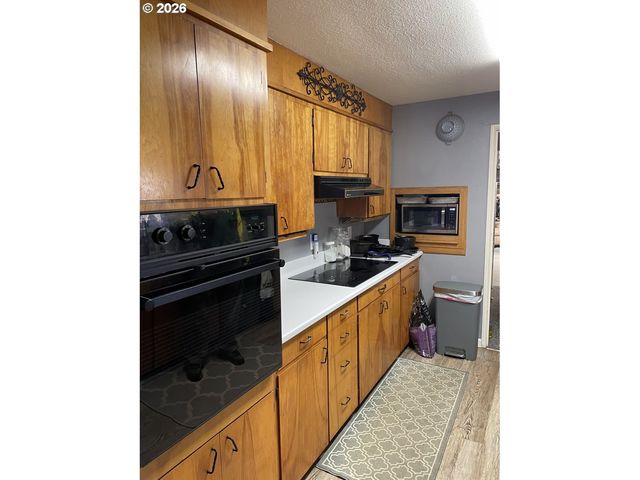 2478 MARION St, North Bend, OR 97459