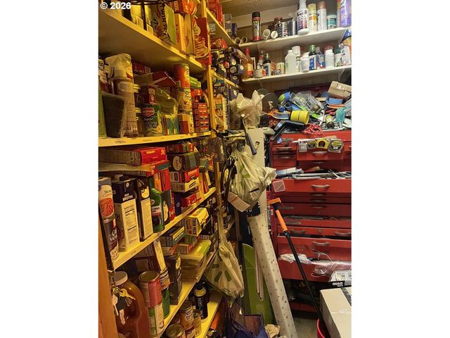 2478 MARION St, North Bend, OR 97459