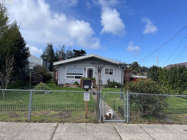 2478 MARION St, North Bend, OR 97459