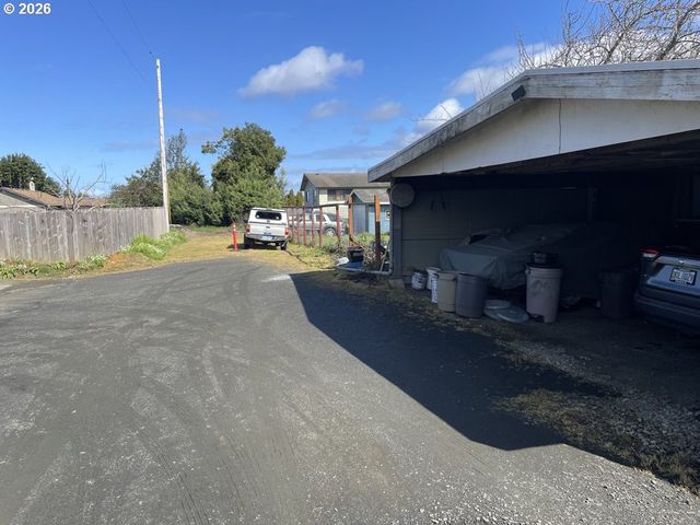 2478 MARION St, North Bend, OR 97459