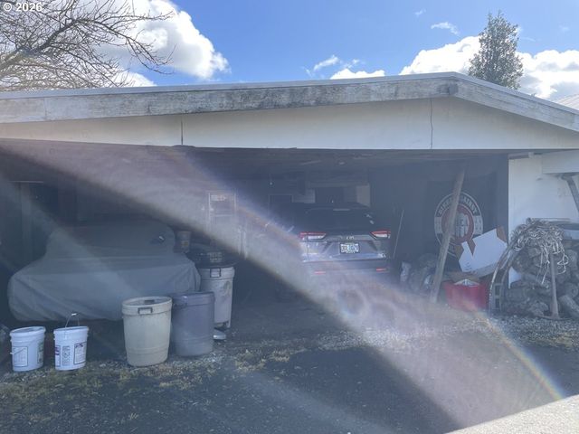 2478 MARION St, North Bend, OR 97459