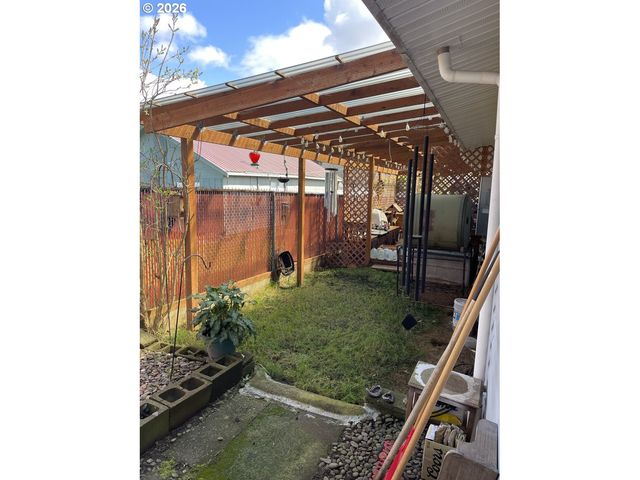 2478 MARION St, North Bend, OR 97459