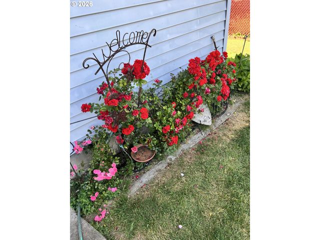 2478 MARION St, North Bend, OR 97459