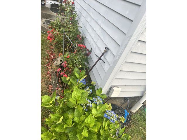 2478 MARION St, North Bend, OR 97459