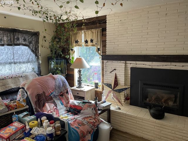 2478 MARION St, North Bend, OR 97459