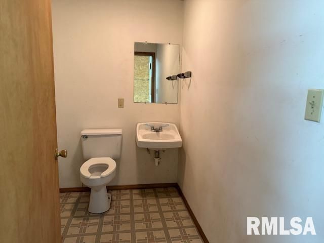 1621 N PARK Avenue, Herrin, IL 62948