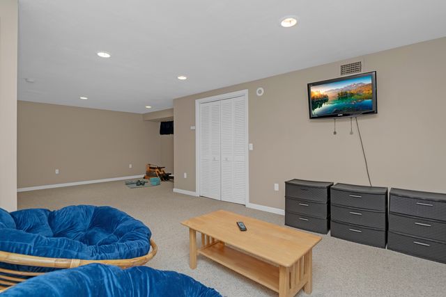 181 Candlewood Drive 181, Enfield, CT 06082