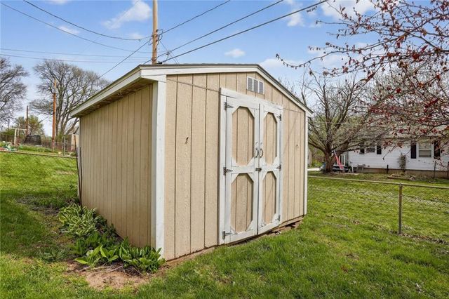 1605 N Hocker Avenue, Independence, MO 64050