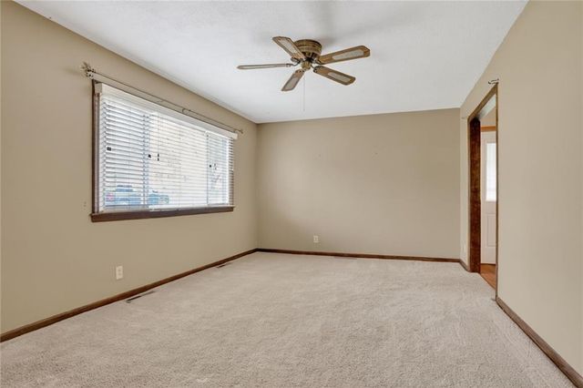 1605 N Hocker Avenue, Independence, MO 64050