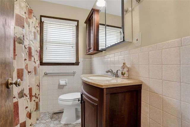 1605 N Hocker Avenue, Independence, MO 64050