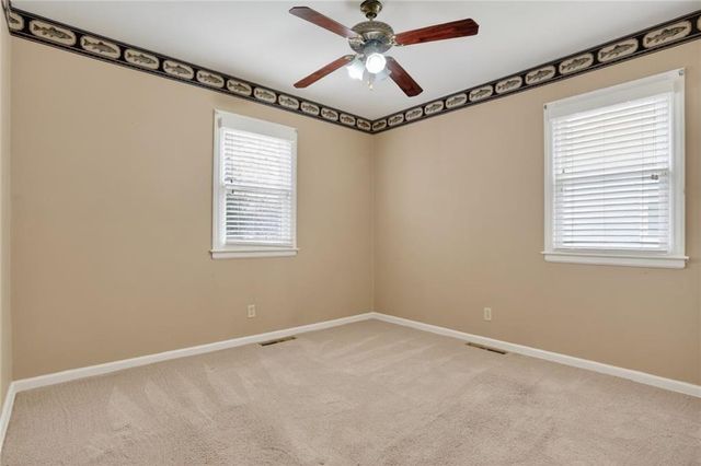 1605 N Hocker Avenue, Independence, MO 64050