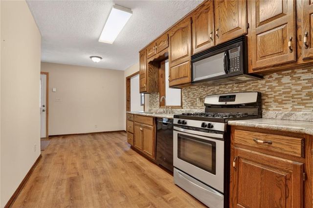1605 N Hocker Avenue, Independence, MO 64050