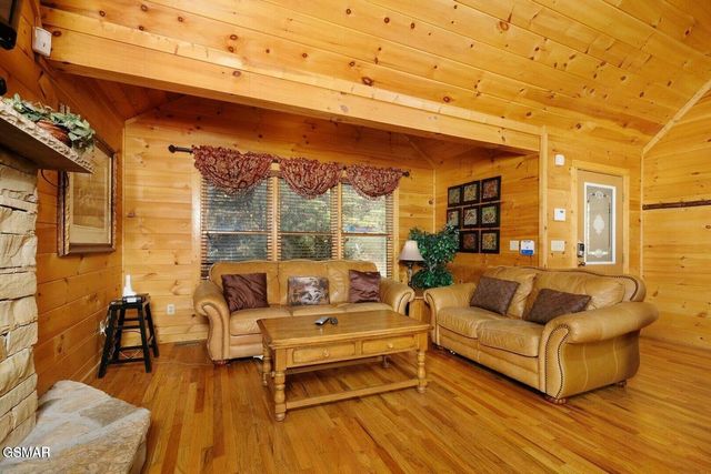 448 Silver Maple Lane Lane, Gatlinburg, TN 37738