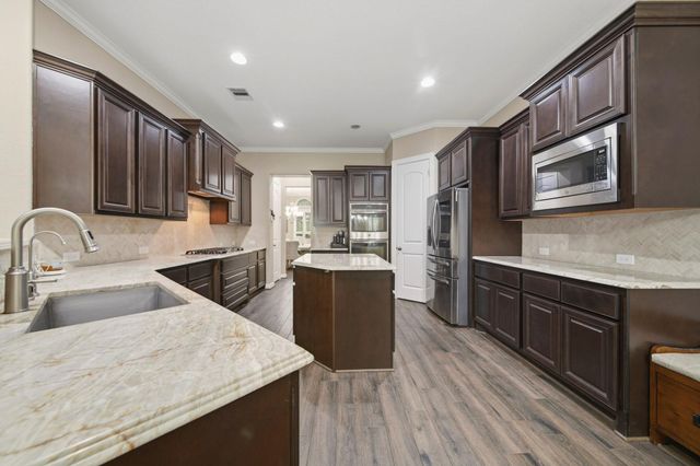 11 Marino Drive, Missouri City, TX 77459