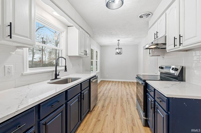 53199 W Oakmont Drive, South Bend, IN 46637