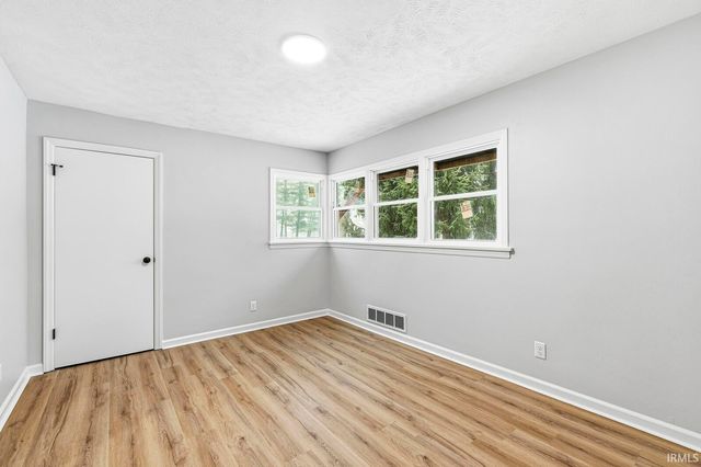 53199 W Oakmont Drive, South Bend, IN 46637