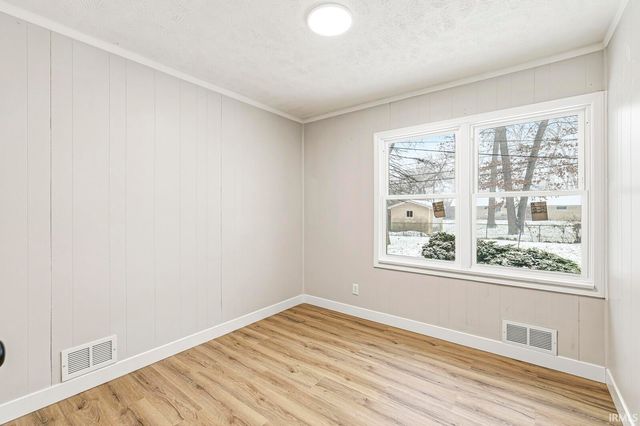 53199 W Oakmont Drive, South Bend, IN 46637