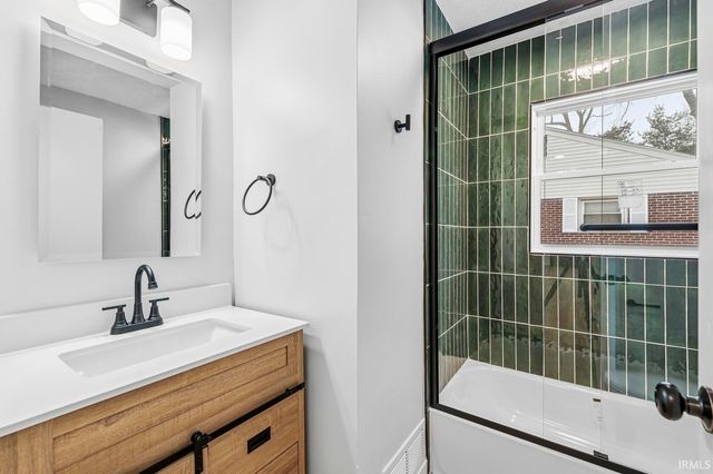 53199 W Oakmont Drive, South Bend, IN 46637