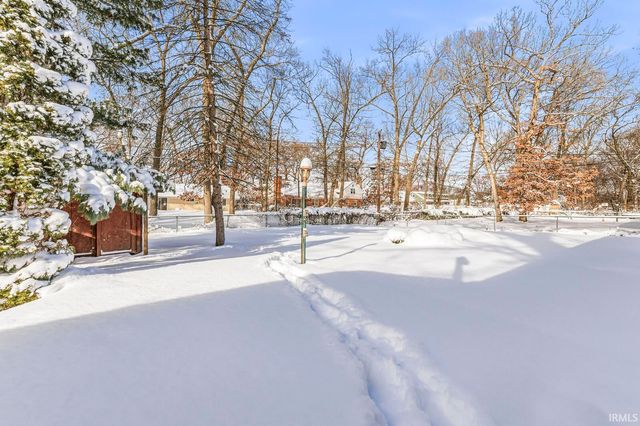 53199 W Oakmont Drive, South Bend, IN 46637