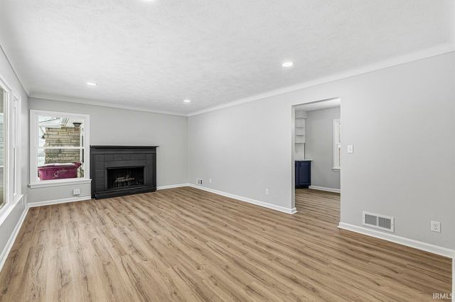 53199 W Oakmont Drive, South Bend, IN 46637