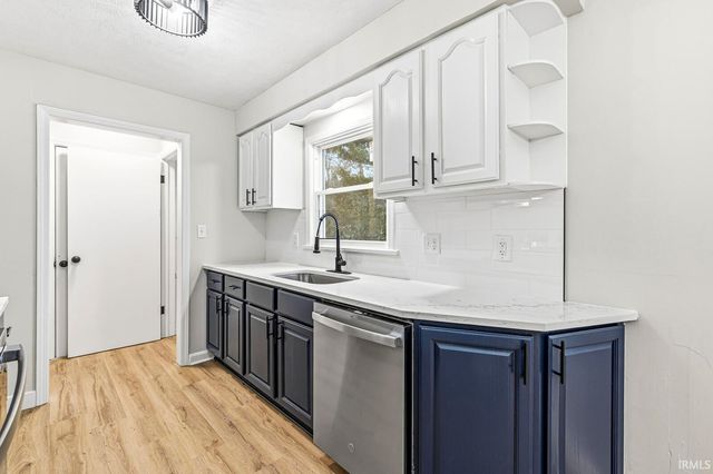 53199 W Oakmont Drive, South Bend, IN 46637