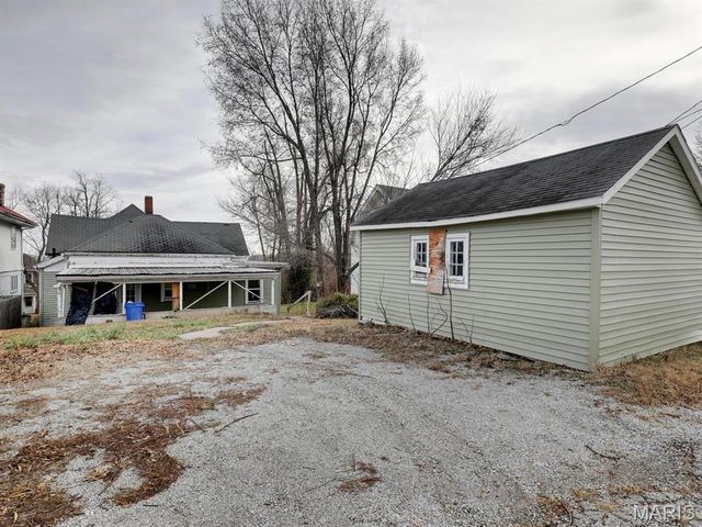 519 N Section, Hannibal, MO 63401