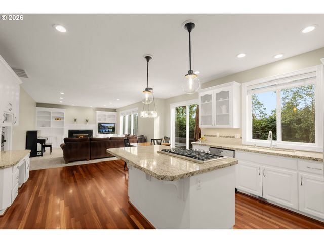 14240 Nw HARBOR Ln, Portland, OR 97229