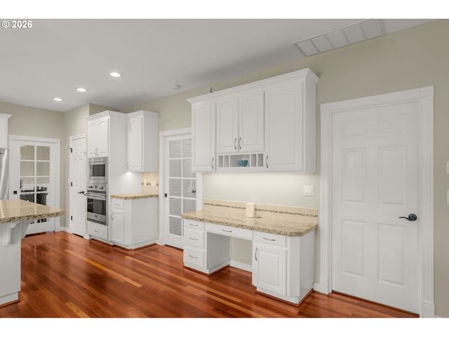 14240 Nw HARBOR Ln, Portland, OR 97229