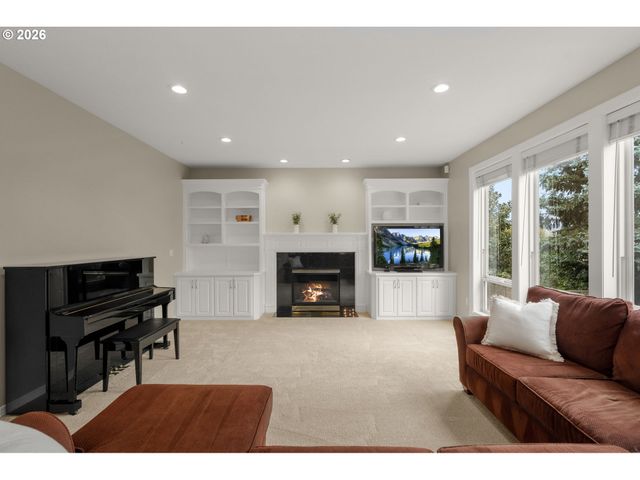 14240 Nw HARBOR Ln, Portland, OR 97229