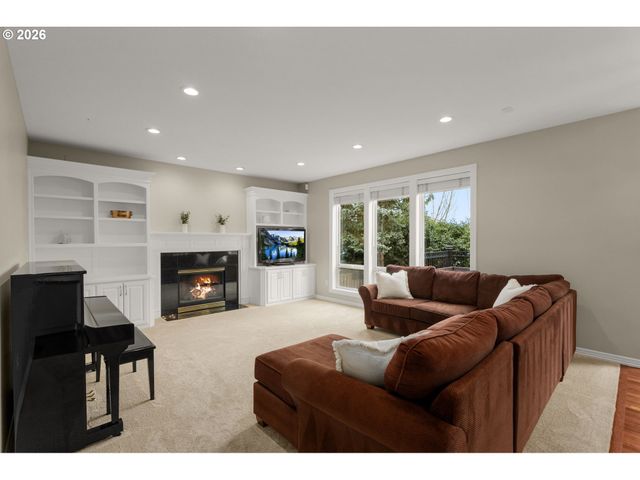 14240 Nw HARBOR Ln, Portland, OR 97229