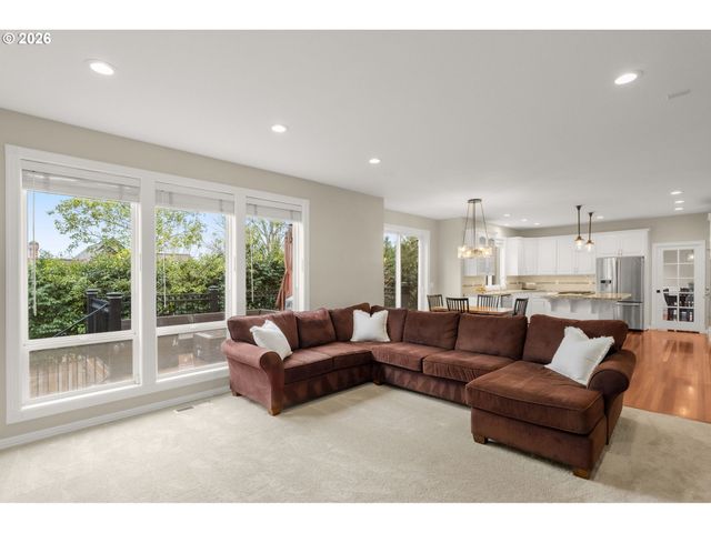 14240 Nw HARBOR Ln, Portland, OR 97229