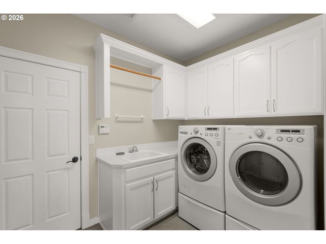 14240 Nw HARBOR Ln, Portland, OR 97229