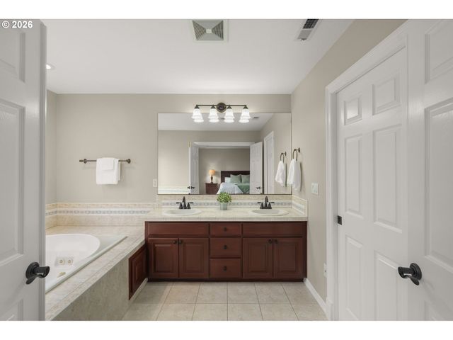 14240 Nw HARBOR Ln, Portland, OR 97229