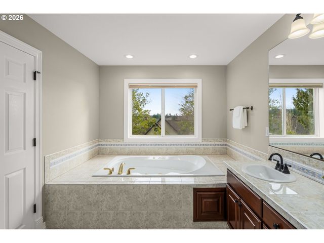 14240 Nw HARBOR Ln, Portland, OR 97229