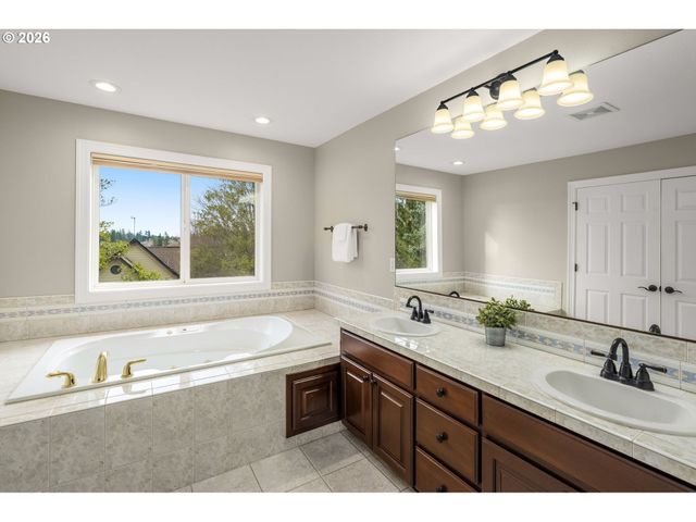 14240 Nw HARBOR Ln, Portland, OR 97229