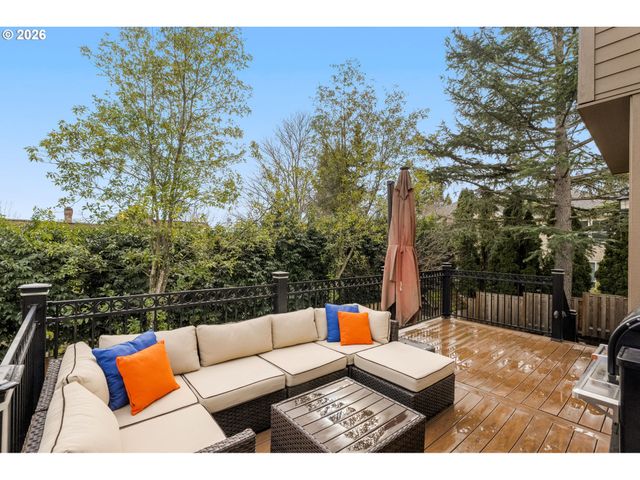 14240 Nw HARBOR Ln, Portland, OR 97229