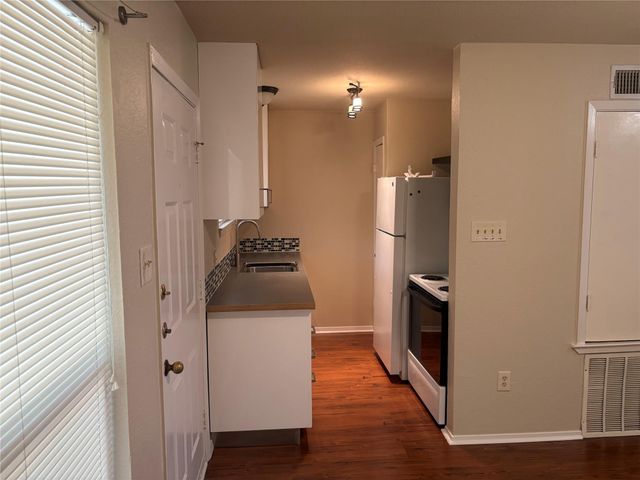 1514 Parker LN 104, Austin, TX 78741