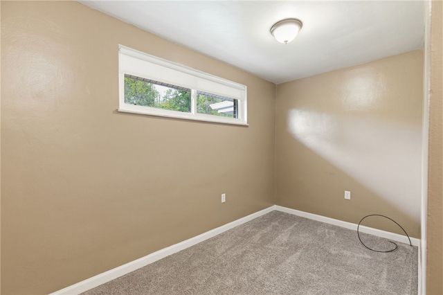 20 Florian Dr, Harmar, PA 15024