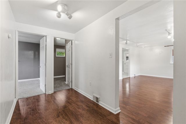 20 Florian Dr, Harmar, PA 15024