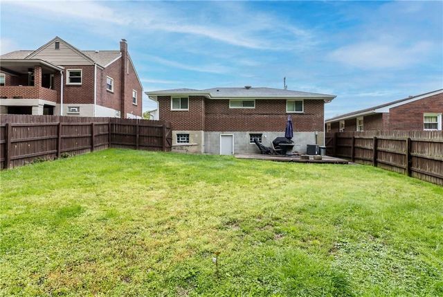 20 Florian Dr, Harmar, PA 15024