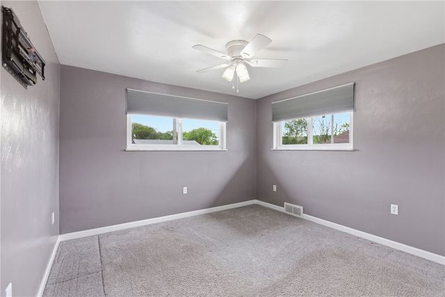 20 Florian Dr, Harmar, PA 15024