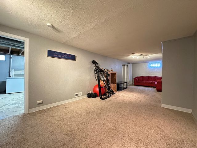 402 SW Ash Drive, Ankeny, IA 50023